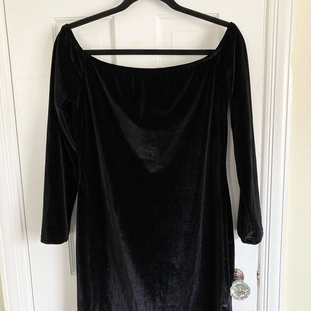 NWT Lily Rosie Girl Black Velvet Off Shoulder Dress, Women’s Size Large Goth - Picture 3 of 4